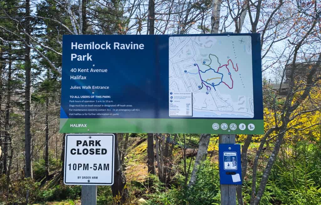 Hemlock Ravine Park entrance information sign and map.