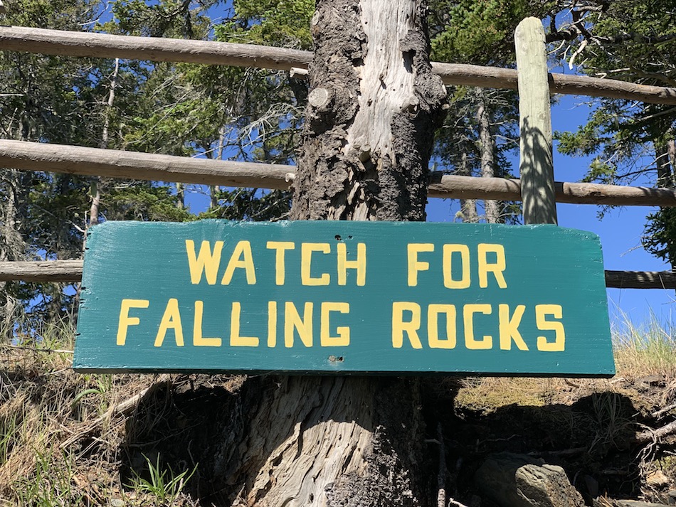 Warning sign letting hikers know to watch for falling rocks. 