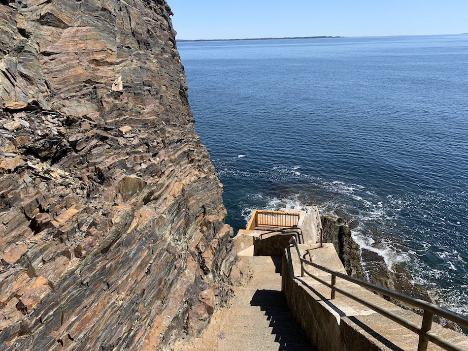 Stairway leading down to Cannon Cave in the Ovens Natural Park.