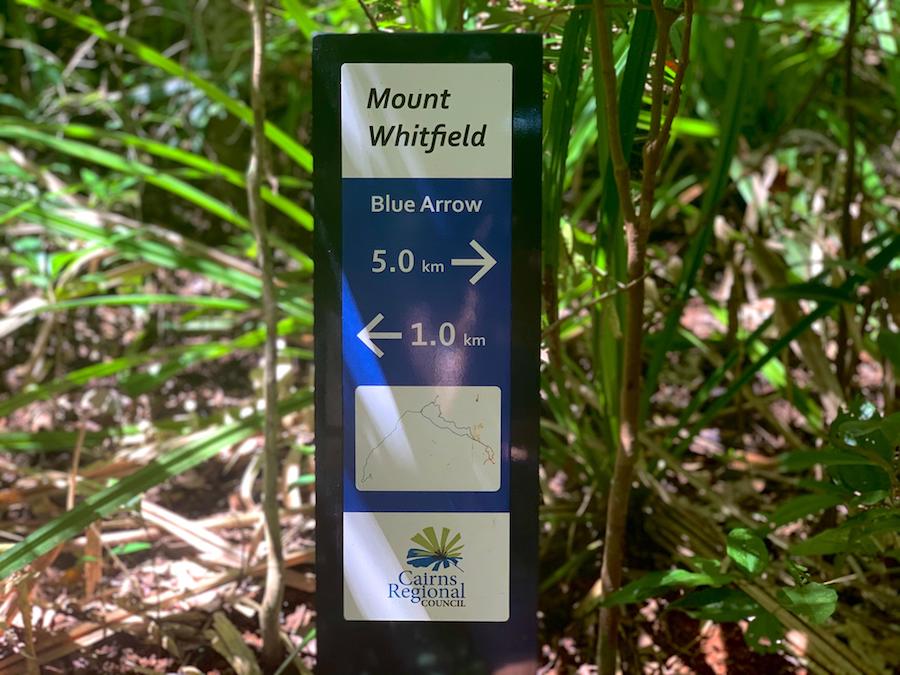 Hiking trail sign indicating how many kilometres to the next trail. 