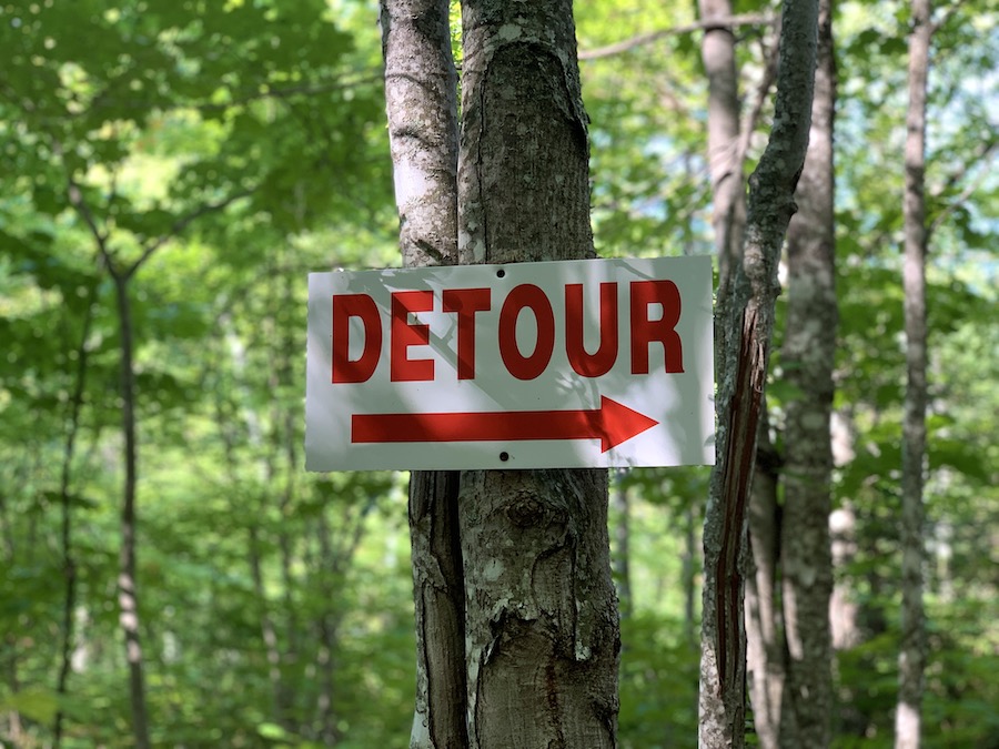 A detour sign on the North River Falls trail.