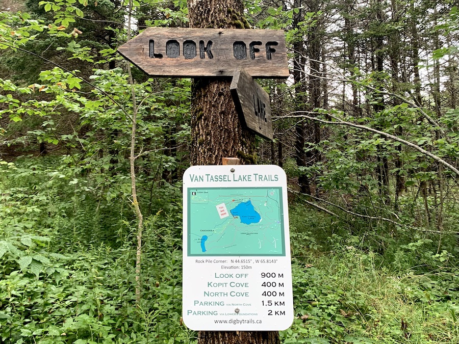 A lookoff sign and trail map for the Van Tassel Lakes trail on a tree.